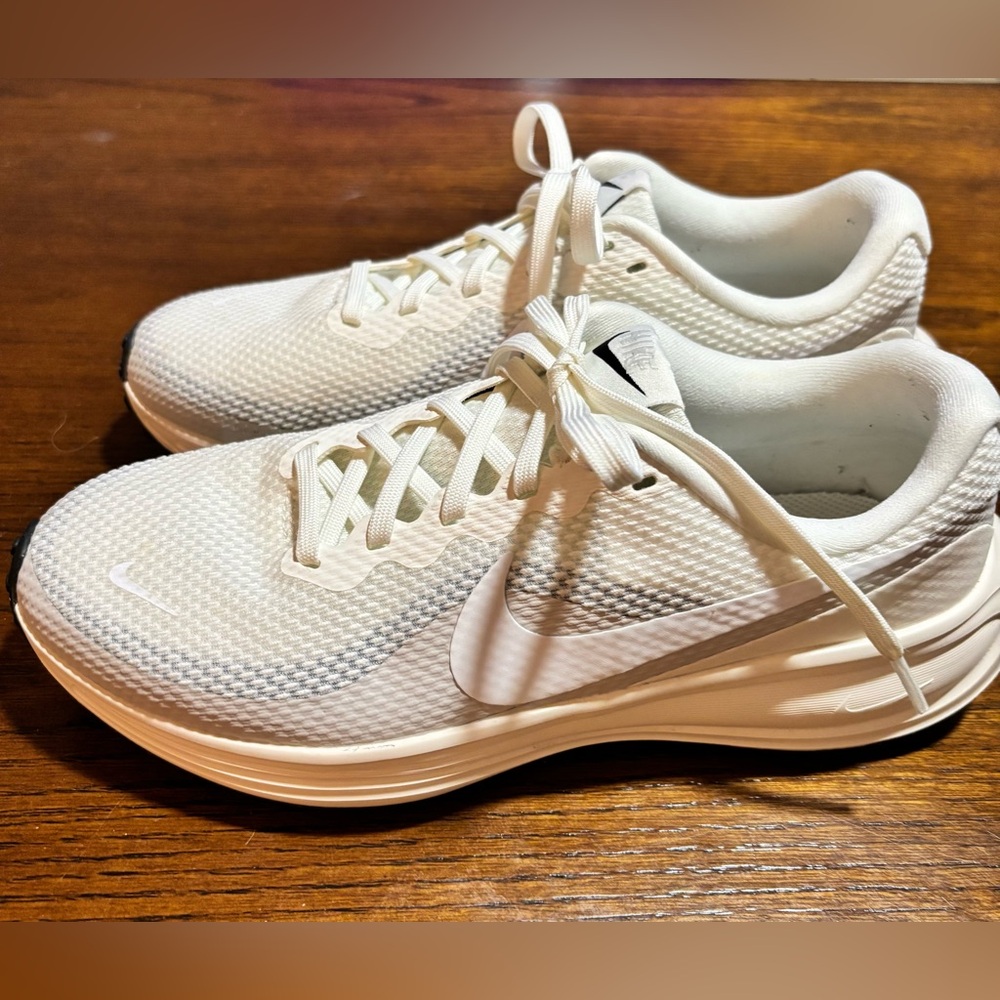 Nike Cream Athletic Shoes